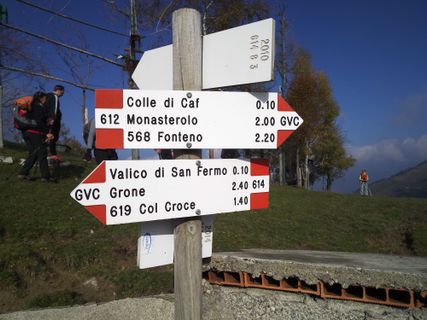 Zdjęcie z Ugo Rocca wzdłuż trasy