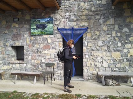 Zdjęcie z Ugo Rocca wzdłuż trasy