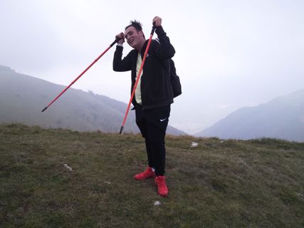 Zdjęcie z Ugo Rocca wzdłuż trasy