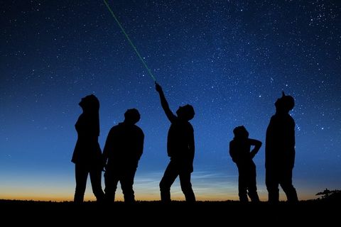 Sternenbeobachtung mit Leuchtzeigestab