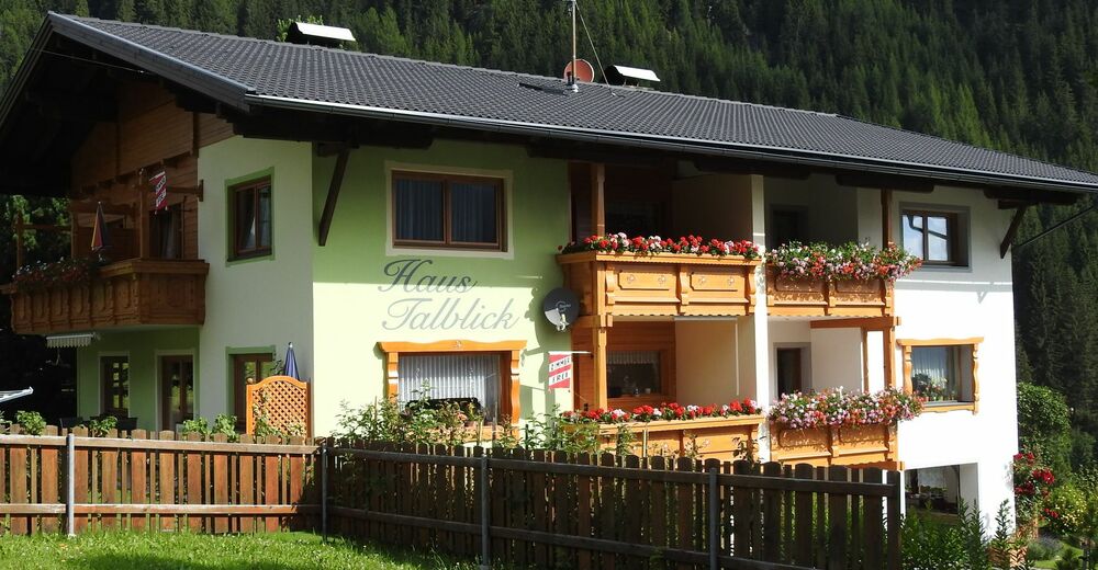 BERGFEX Haus Talblick pension / private room St. Jakob