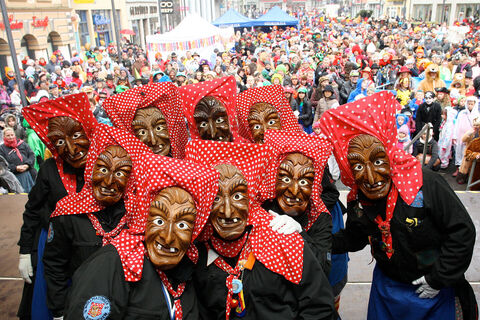 Konstanz-Fasnacht-Fanfarenzug-Hexen-Gruppe-01_Copyright_MTK-Aurelia-Scherrer