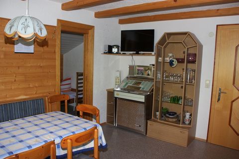 Esstisch mit Musikbox mit TV Ecke
