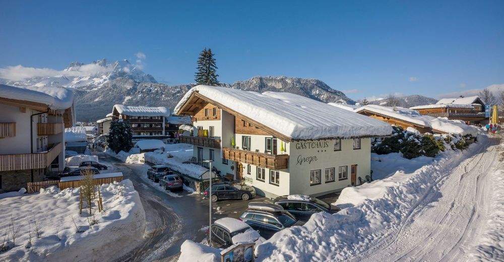 Welcome at Sporthotel Austria in St. Johann Tirol. The friendly atmosphere, the cosy ambience and the attentive service spread wellbeing and holiday mood. Sporthotel Austria: Szlloda St. Johann, St - BERGFEX