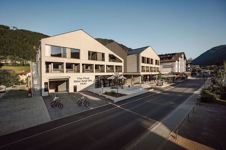 Dips&Drops - Hotel · Sports · Spa · Restaurant