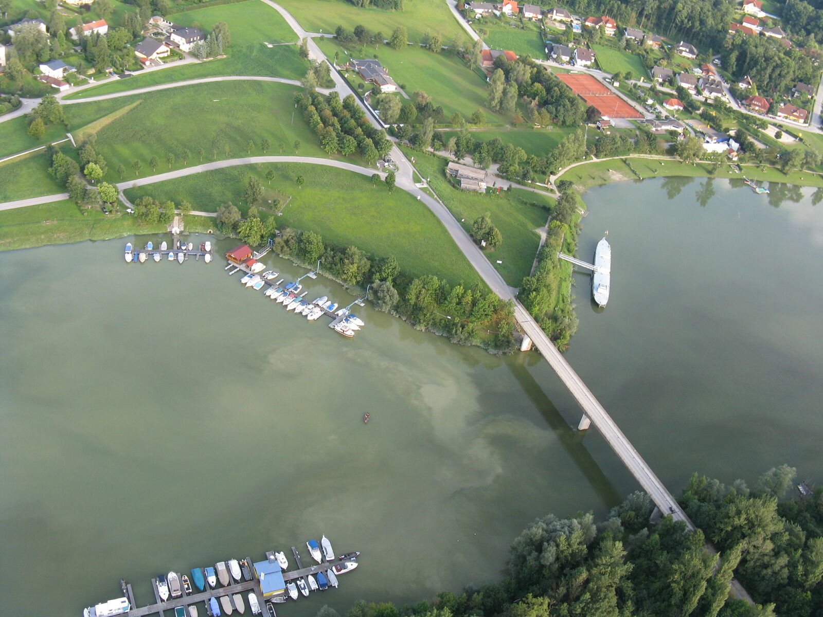 Vista de Wallsee-Sindelburg às margens do rio Danúbio