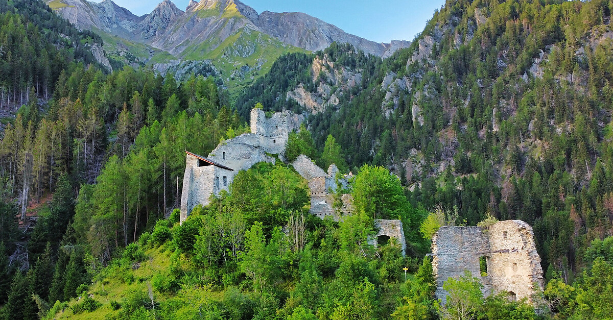 BERGFEXSehenswürdigkeiten Burgruine Rabenstein Virgen
