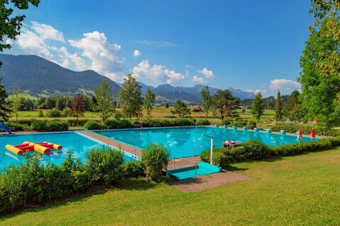 Beheiztes Freibad mit Panoramablick