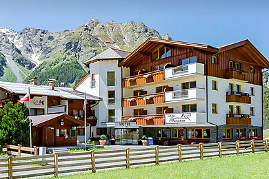 Hotel Burgstein- alpin & lifestyle