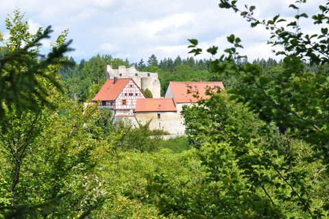 Burg Derneck - Wanderheim des Schwäbischen Albvereins