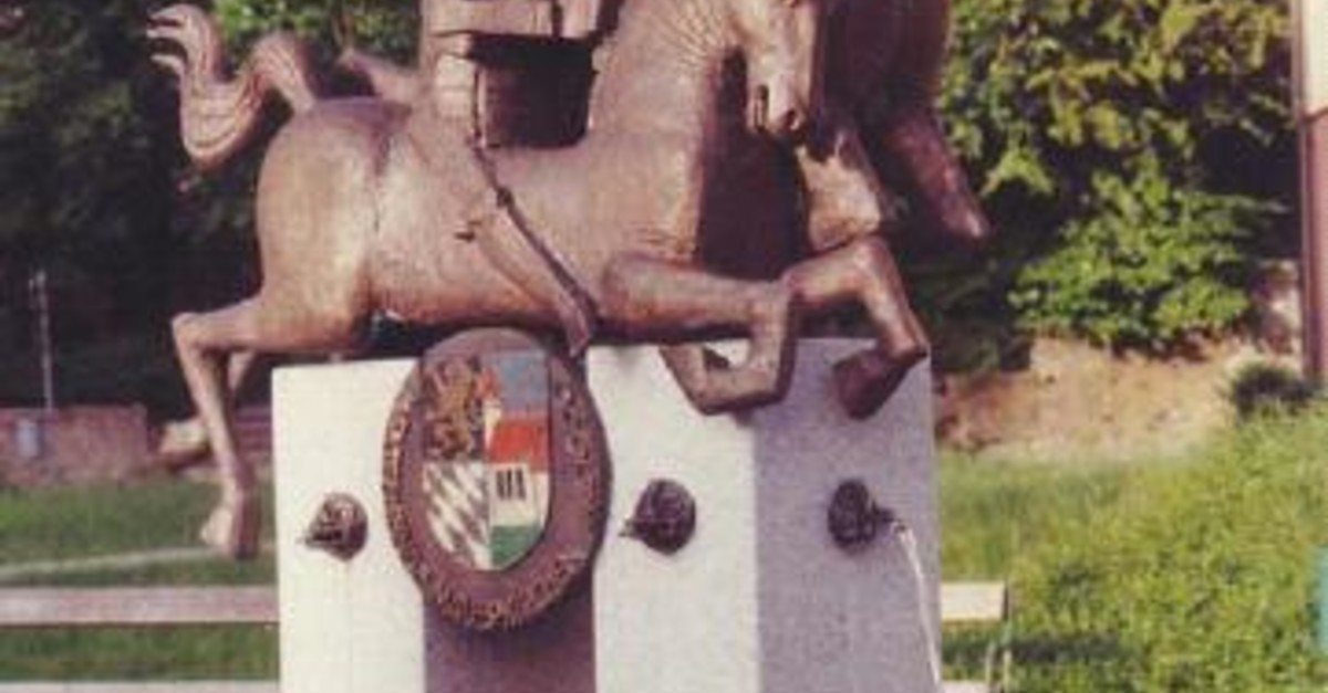 BERGFEX-Sehenswürdigkeiten - Marktbrunnen Mit Reiterstatue ...