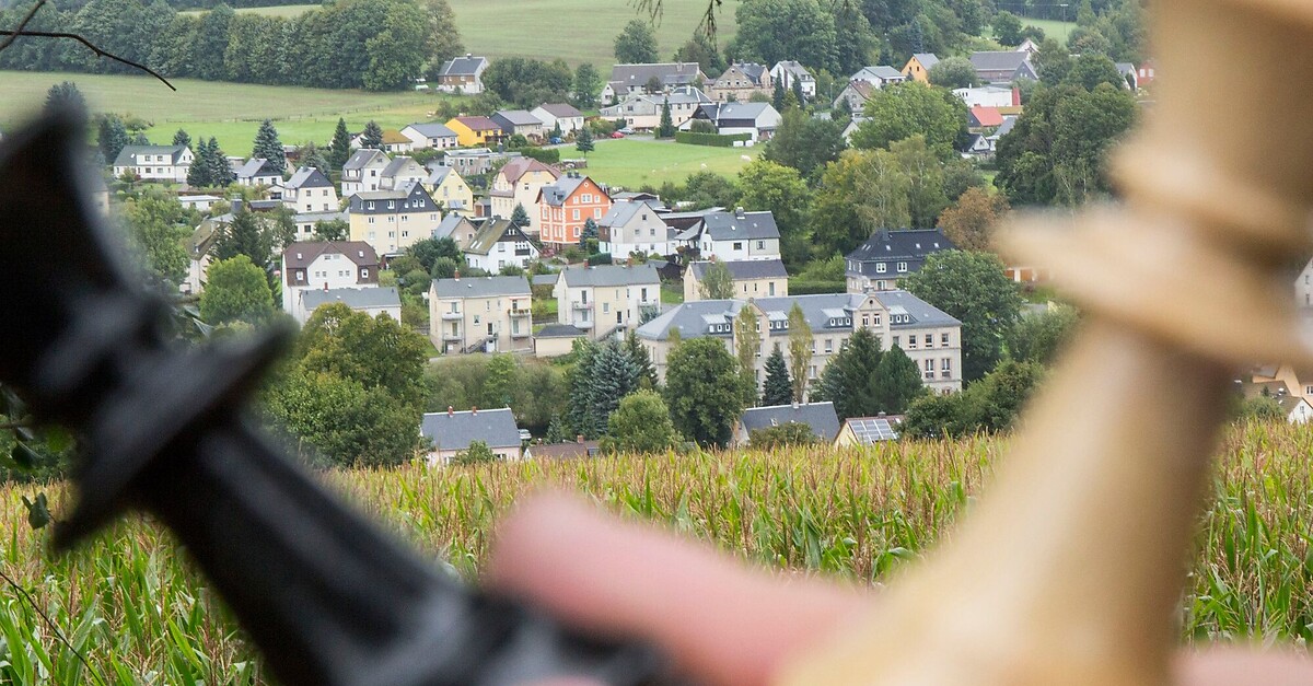 Hiking trail in the Ore Mountains near Borstendorf
