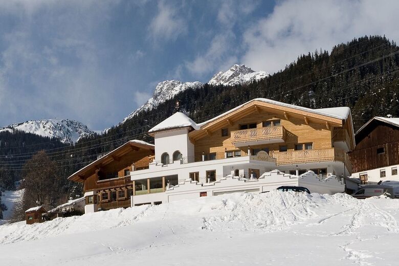 Hotel Garni Landhaus Lechthaler