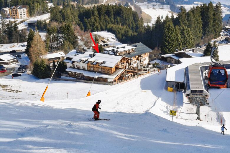 Kitzski, Ski-in-out right next to gondola lift