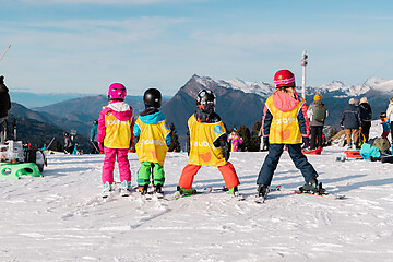 Kinder unter 8 Jahren gratis auf die Piste