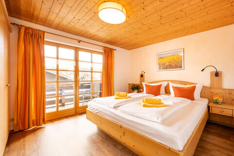 Das Schlafzimmer mit Zugang zum Südbalkon
