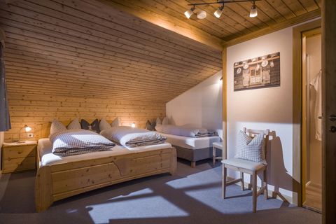 Dreibettzimmer mit Dusche/WC
