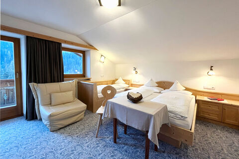 Dreibettzimmer mit Balkon Panorama