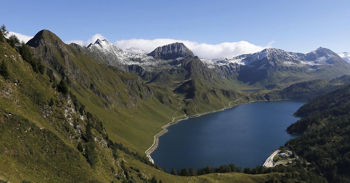 Blick über Piora, Leventina Und Bedrettotal - BERGFEX - Wanderung ...