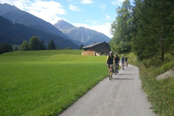 Radweg Tannheimer Tal E Bike BERGFEX Radfahren Tour Tirol