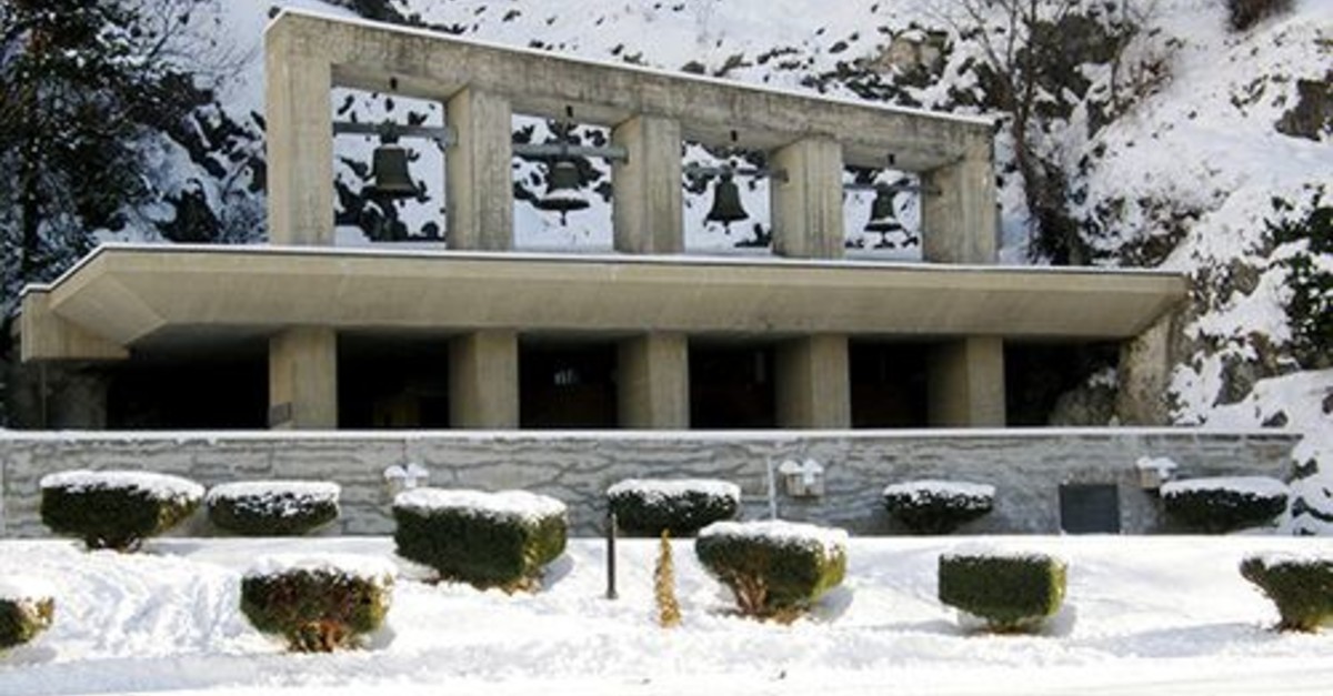 BERGFEX-Sehenswürdigkeiten - Felsenkirche in Raron (Michaelskirche ...