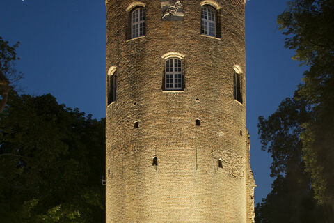 Amtsturm bei Nacht