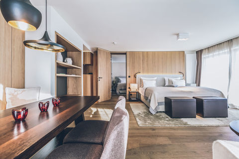 Junior Suite connected to Superior room