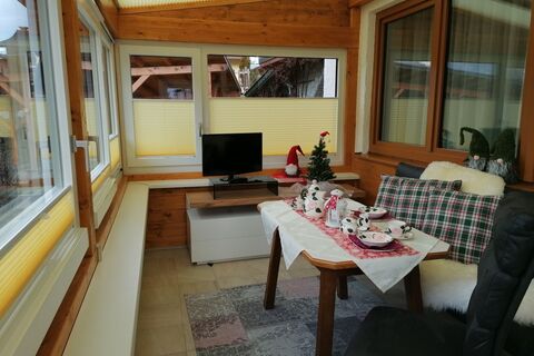 Wintergarten mit Sitzecke, TV und wunderschöner Aussicht auf die Piste Star Jet 1