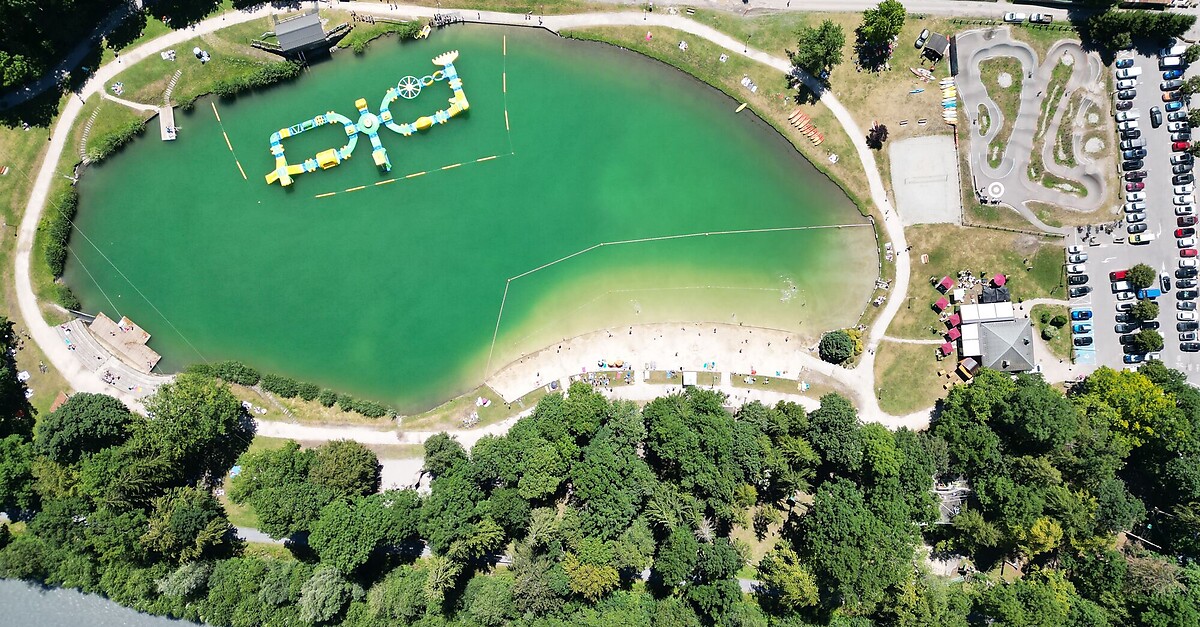 BERGFEXBadesee Lac Bleu angelegter Badesee See Baden Schwimmen