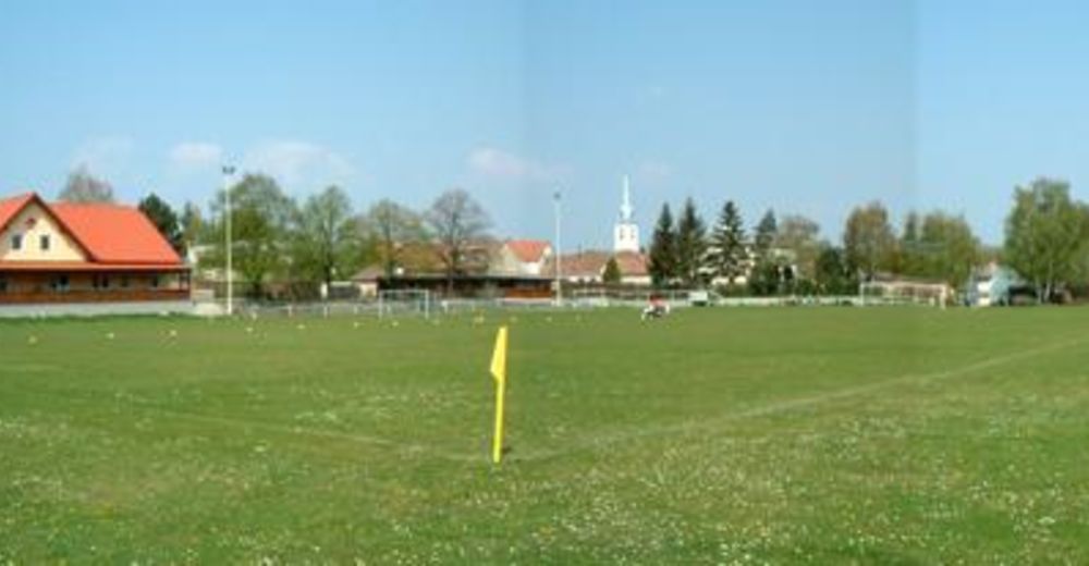 BERGFEXSehenswürdigkeiten Sportplatz Haugsdorf Haugsdorf