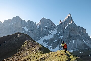 Zu Fuß durchs Dolomitenparadies