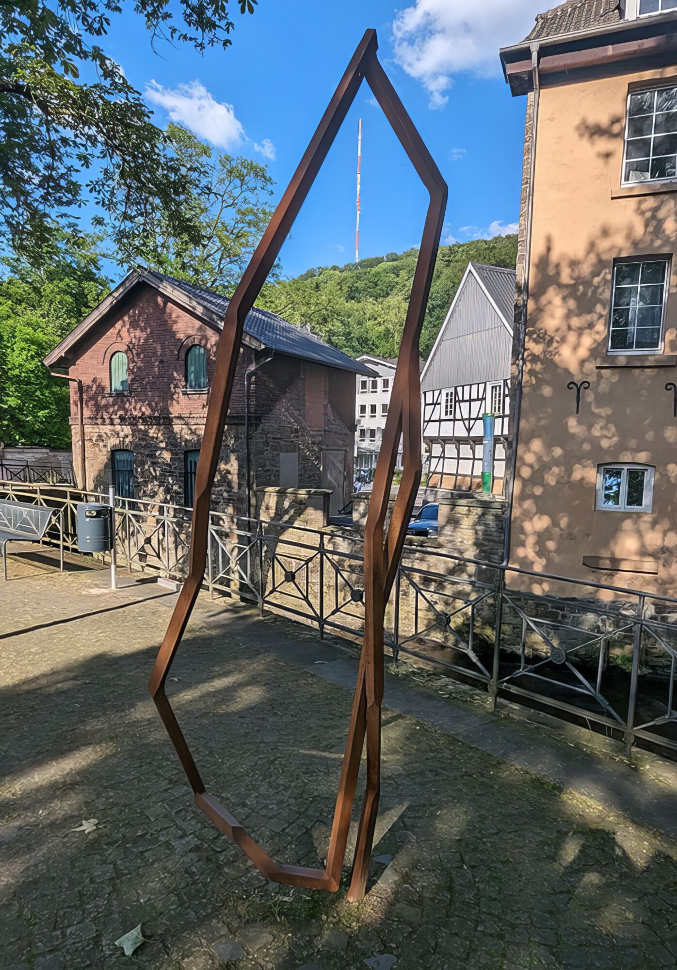 Das Kunstwerk Dowan von Robert Schad auf den Skulpturenwegen Langenberg