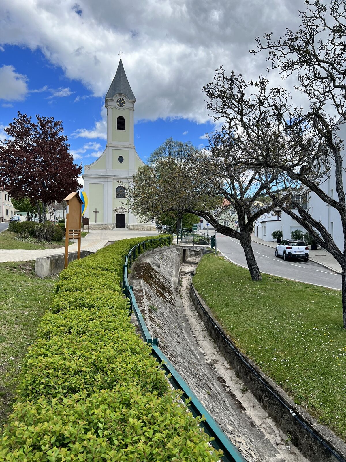 Sunny Mountain Trail BERGFEX Pohodništvo Izlet Gradiščanska
