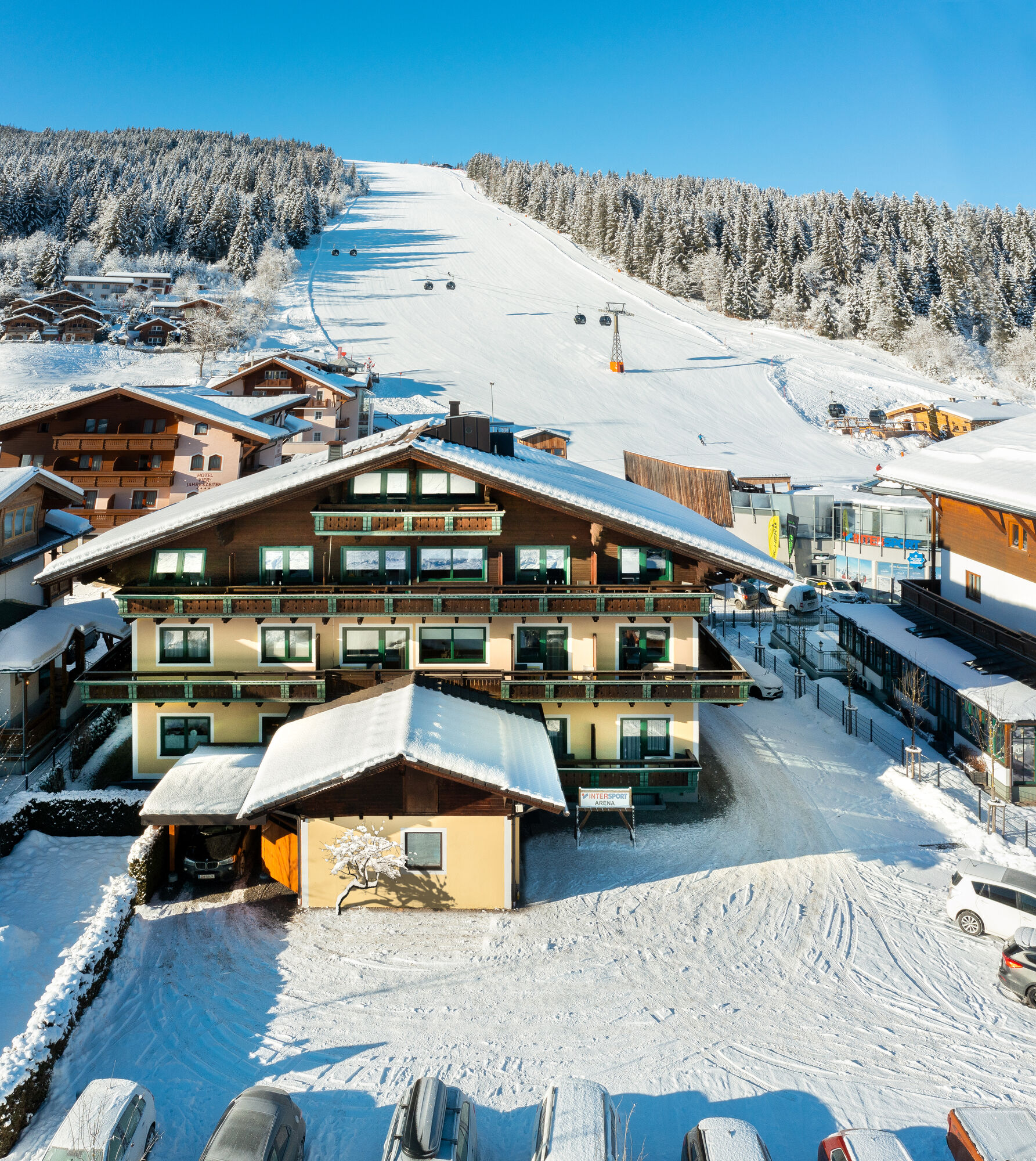 B&B Hotel Die Bergquelle: Hotel / Bed & Breakfast Flachau, Ski Amade ...