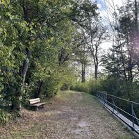 Nach Überschreitung des kleinen Viadukts hier ein Rastbankerl (nur für Befugte?)