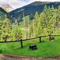 Durchblick auf die Berge bei Arosa