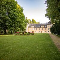 Bad Lobenstein-Neues Schloss-Außenansicht und Kurpark-Jan Hartmann