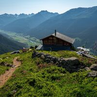 Atemberaubendem Blick auf die umliegenden Gipfel von der Galmihornhütte aus