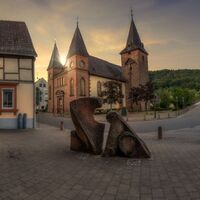 Denkmal "Rätsel" vor der Marienkirche in Rodalben