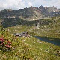 Blick auf den Unteren Giglachsee und die Ignaz-Mattis-Hütte