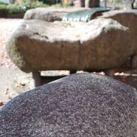 Findlingsbrunnen am Paradiesplatz