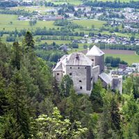Eine andere Variante führt unterhalb von Schloss Lichtenberg zurück zum Ausgangspunkt Bachwinkl.