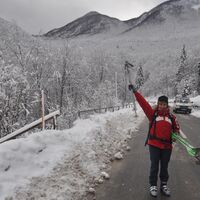 In jedem Fall kommen wir bis zum Auto zurück — bei genügend Schnee ganz hinunter ins Tal, bei höherer Schneegrenze bis zu dem Punkt, den wir auf dem Hinweg mit dem Auto erreicht haben.