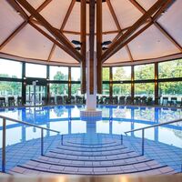 Nach dem Radfahren ab in die Heiltherme und entspannen.