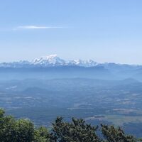 Panorama über die Alpen und den Mont Blanc vom Crêt du Nu aus
