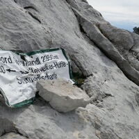 Das Schild hat die besten Jahre wohl hinter sich
