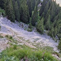 Blick nach unten zum Aufstiegsweg