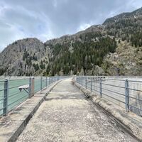 auf der Staumauer Gibidum