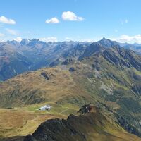 Blick Richtung Verwall mit der Grasjoch Hütte