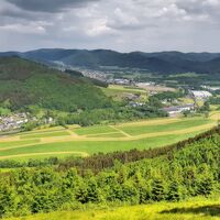 Blick auf Niederlaasphe und Wallau